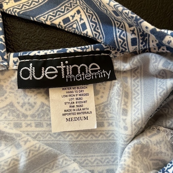 Due time Maternity NWT Blue and WHite Short SLeeve Shirt SZ Medium - Picture 3 of 6